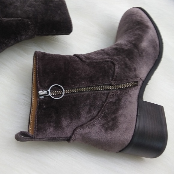 🔥FINAL SALE🔥♥️LAST 1♥️🌿ARIANA VELVET BOOTIES🌿 - Picture 4 of 8